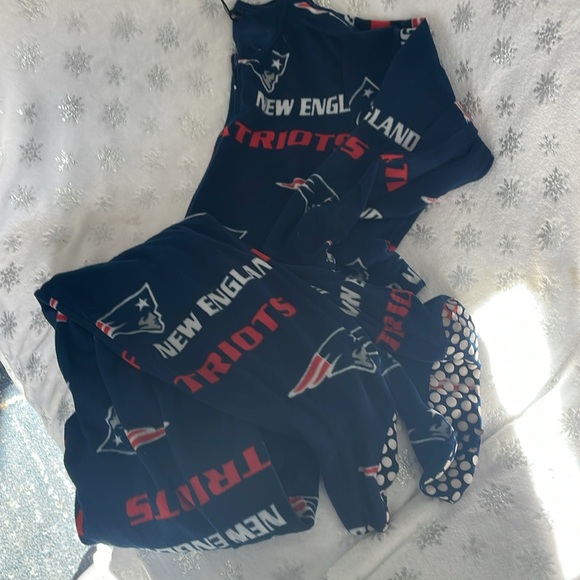 New England Patriots Fleece Onesie - Picture 2 of 4
